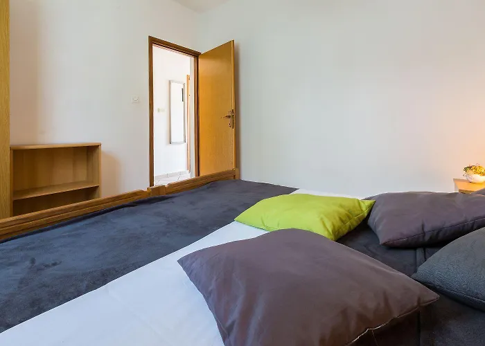 Charmantes Nur 500 Meter Zum Mit Meerblick, Privatem Balkon, Privatparkplatz شقة *