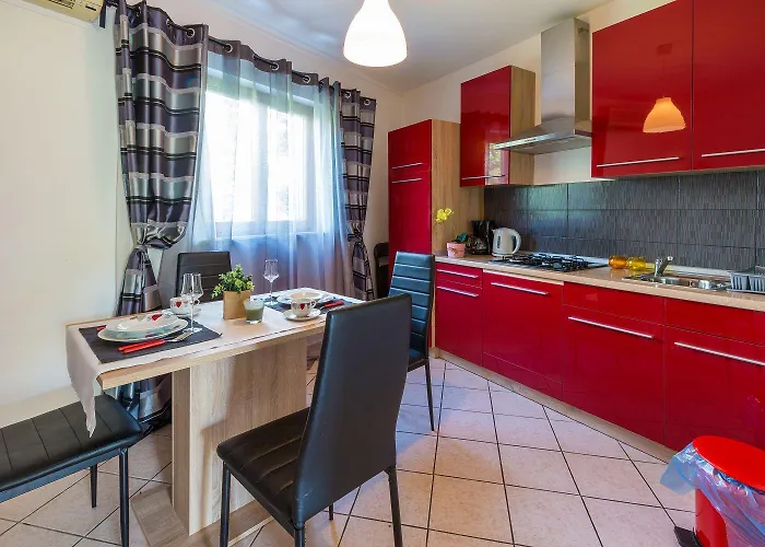 Charmantes Nur 500 Meter Zum Mit Meerblick, Privatem Balkon, Privatparkplatz تْسْغيكفانِتْسا