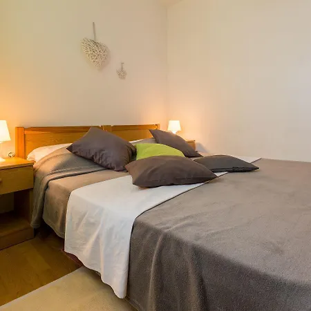 Apartment Charmantes Nur 500 Meter Zum Mit Meerblick, Privatem Balkon, Privatparkplatz Crikvenica