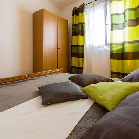 Charmantes Nur 500 Meter Zum Mit Meerblick, Privatem Balkon, Privatparkplatz Apartment Crikvenica