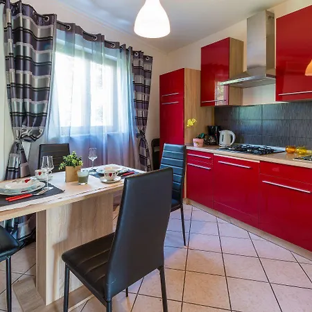 Charmantes Nur 500 Meter Zum Mit Meerblick, Privatem Balkon, Privatparkplatz تْسْغيكفانِتْسا