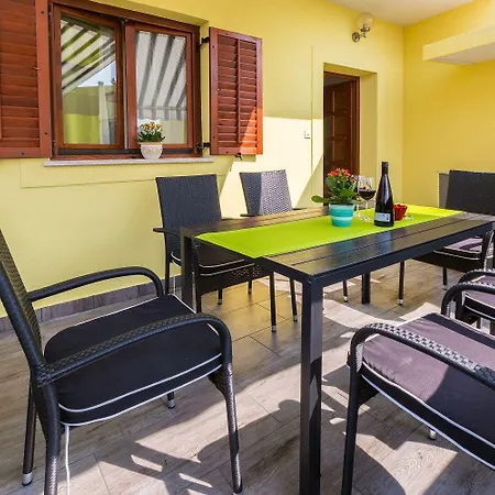 Apartment Charmantes Nur 500 Meter Zum Mit Meerblick, Privatem Balkon, Privatparkplatz