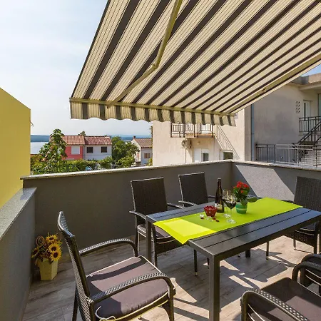 Apartment Charmantes Nur 500 Meter Zum Mit Meerblick, Privatem Balkon, Privatparkplatz Crikvenica