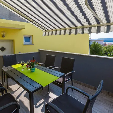 Apartment Charmantes Nur 500 Meter Zum Mit Meerblick, Privatem Balkon, Privatparkplatz Crikvenica