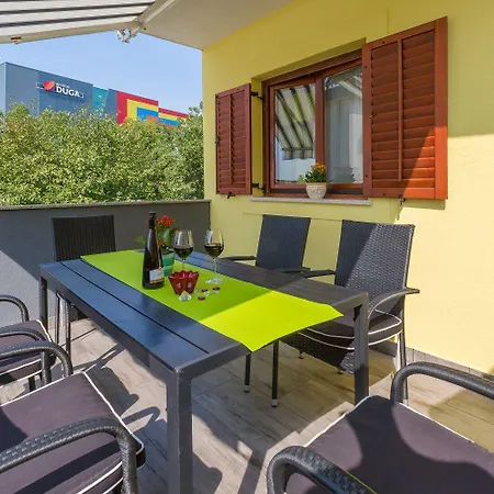 Charmantes Nur 500 Meter Zum Mit Meerblick, Privatem Balkon, Privatparkplatz تْسْغيكفانِتْسا