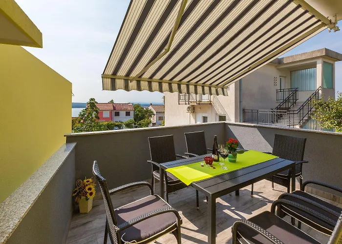 Apartment Charmantes Nur 500 Meter Zum Mit Meerblick, Privatem Balkon, Privatparkplatz Crikvenica